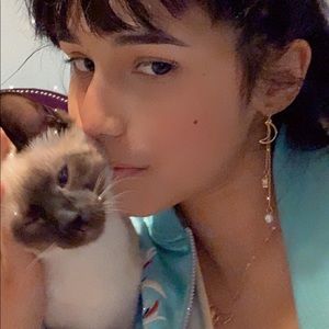 Meet your Posher, Madeline